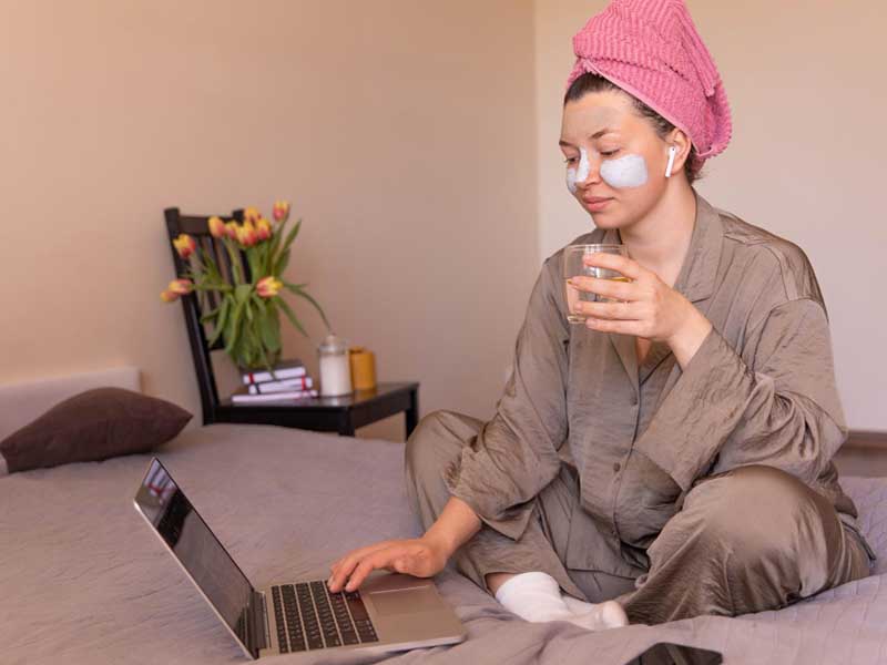 Online dermatology consultation at home