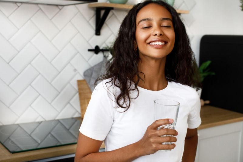 Make nails strong by hydration